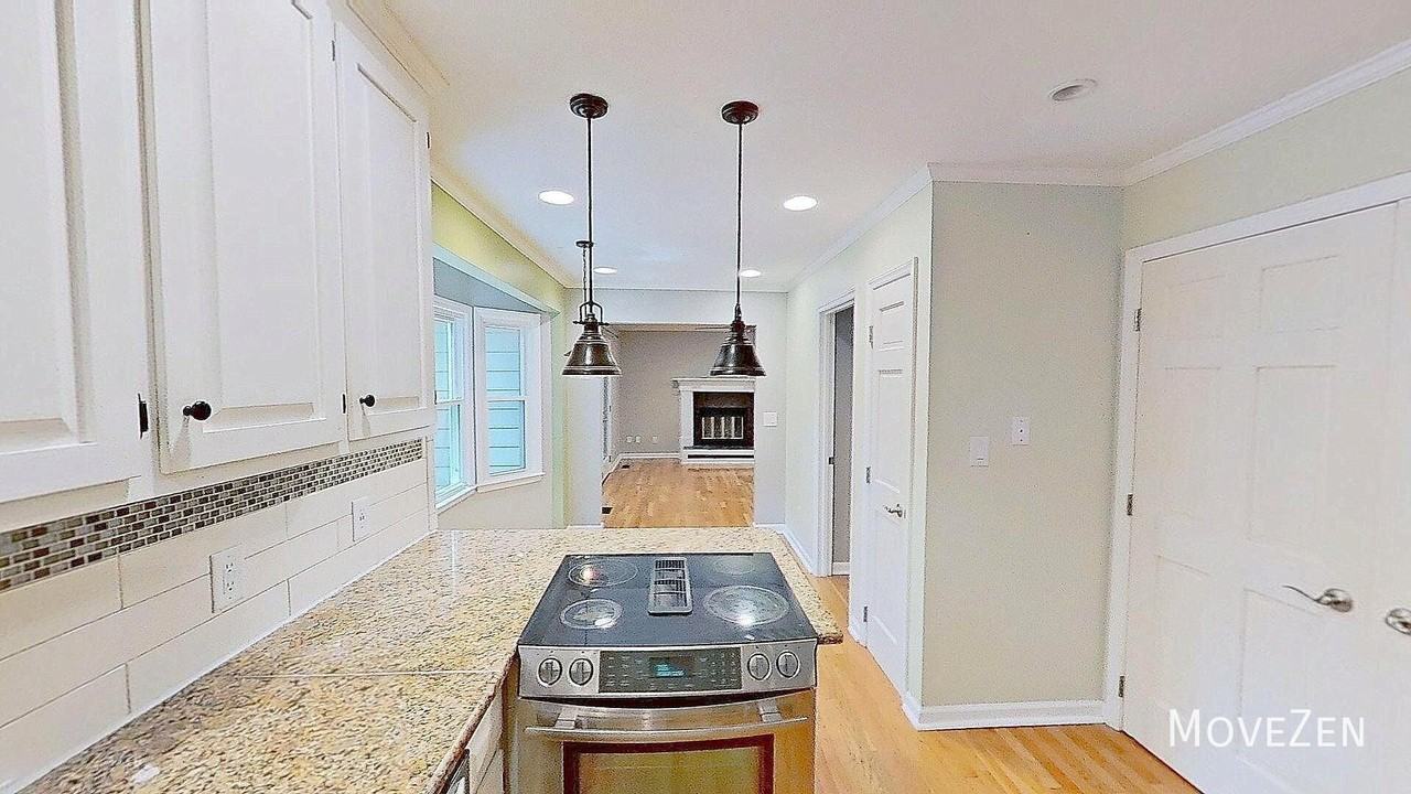 1407 Hall Blvd - Photo 4 of 50