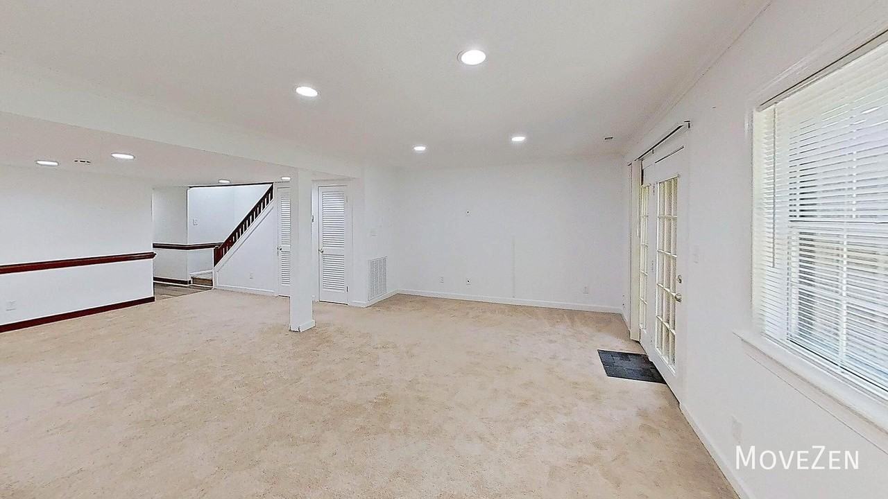 5813 Nottoway Ct #D - Photo 5 of 45