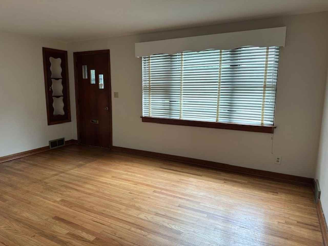 4703 Lancaster St - Photo 2 of 17