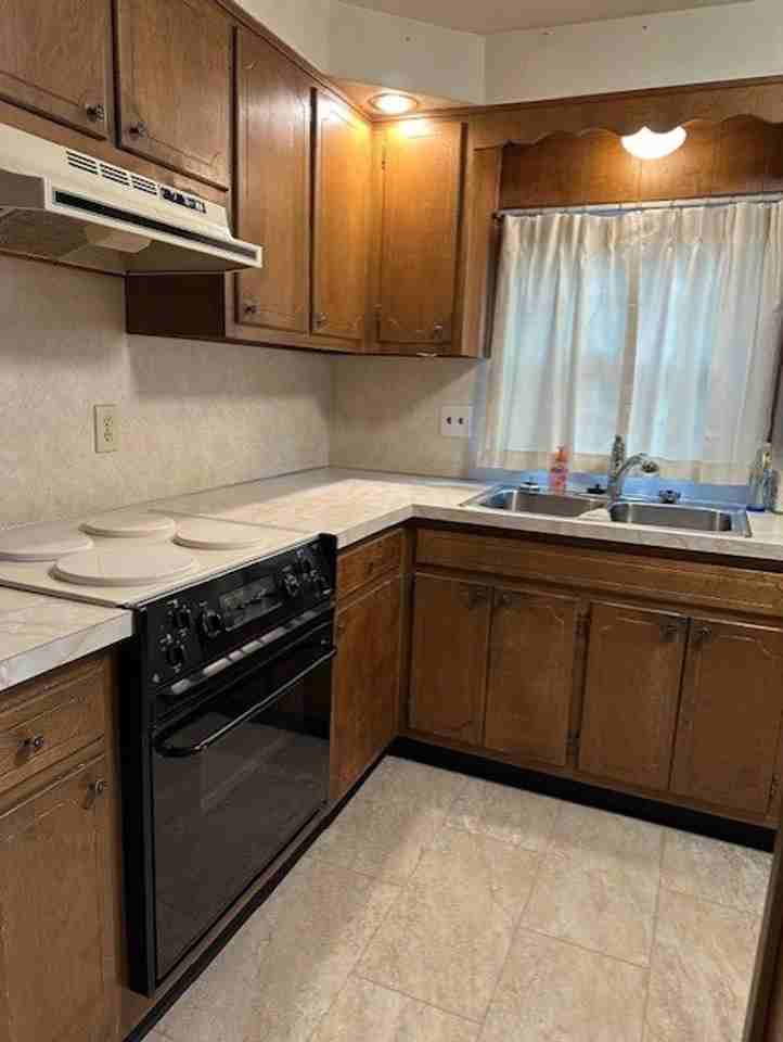4703 Lancaster St - Photo 5 of 17