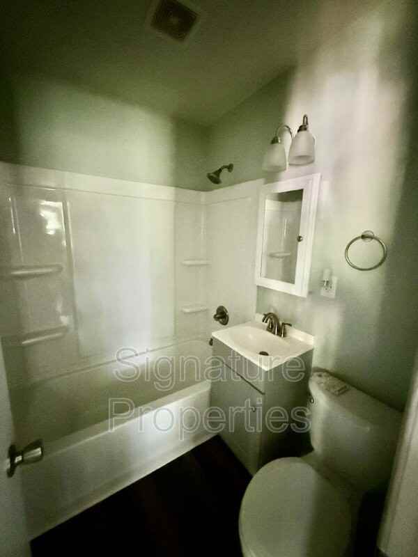 631 Quincy St #J - Photo 5 of 17