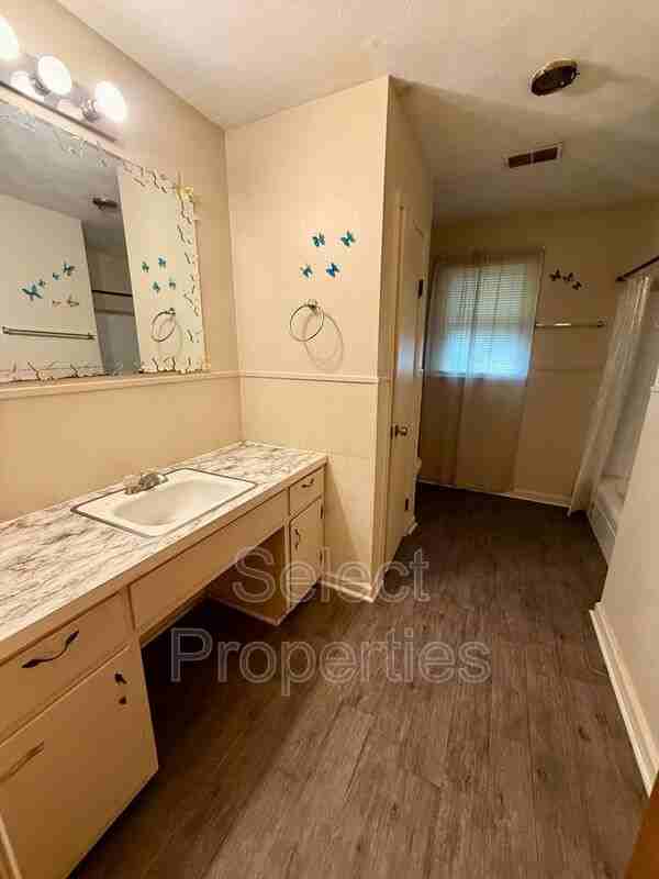 2103 Brazos St - Photo 7 of 8