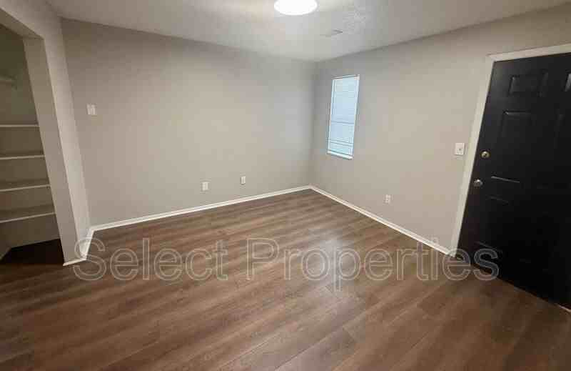 4809 Samantha Ave - Photo 2 of 7