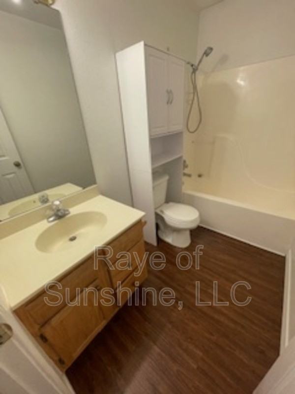 282 N Pecan St - Photo 3 of 10
