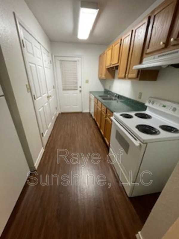 282 N Pecan St - Photo 4 of 10