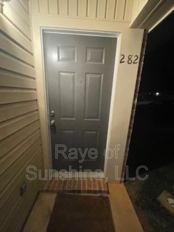 282 N Pecan St - Photo 6 of 10