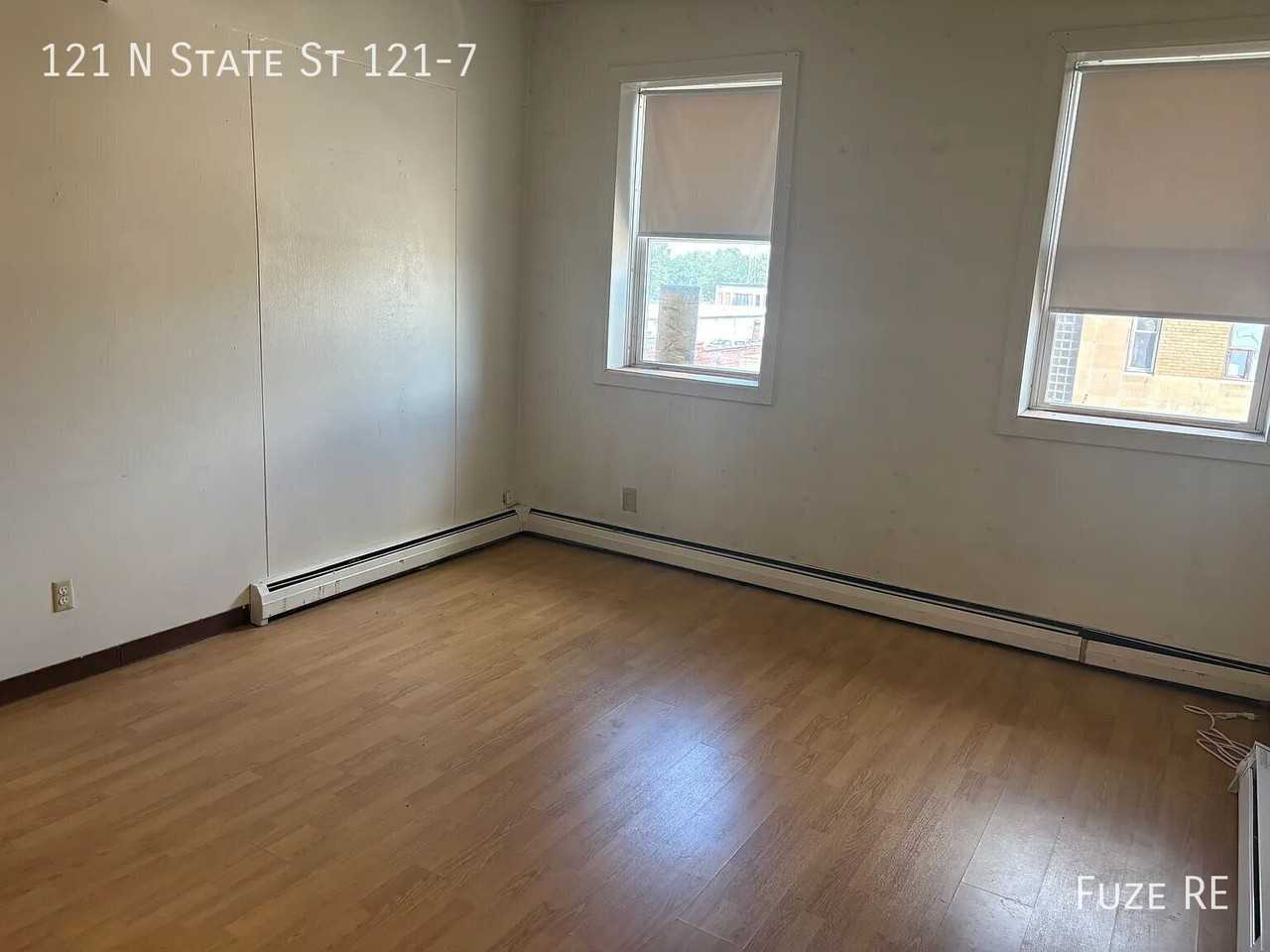 121 State St N - Photo 2 of 8