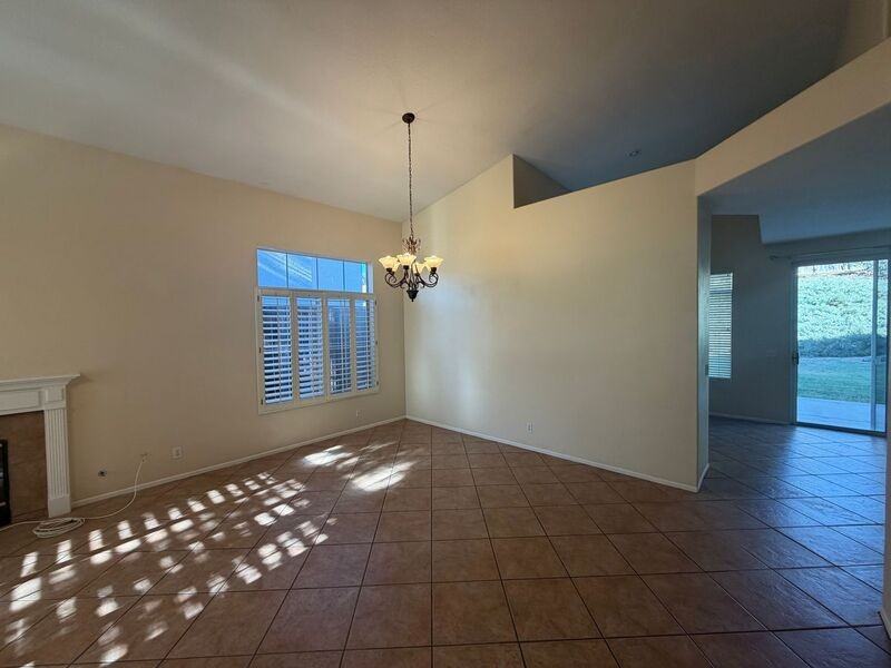 39366 Calistoga Dr - Photo 5 of 50