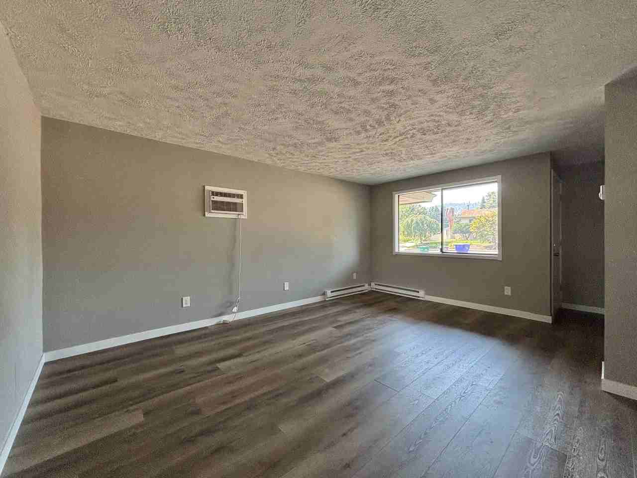 2405 S University Rd - Photo 2 of 18