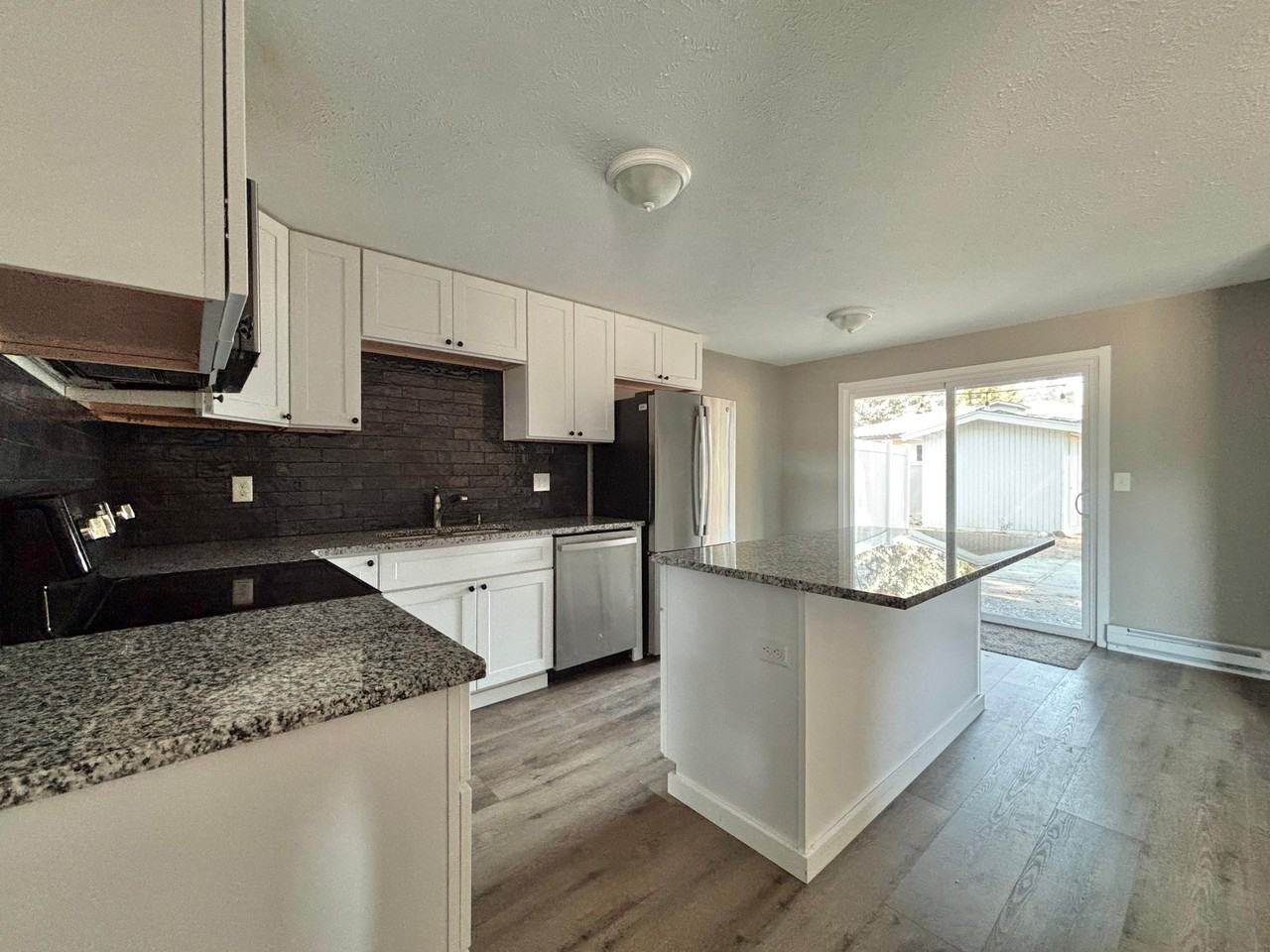 2405 S University Rd - Photo 3 of 18