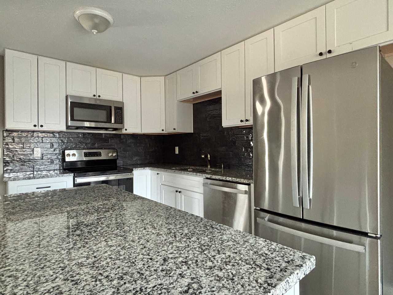 2405 S University Rd - Photo 4 of 18