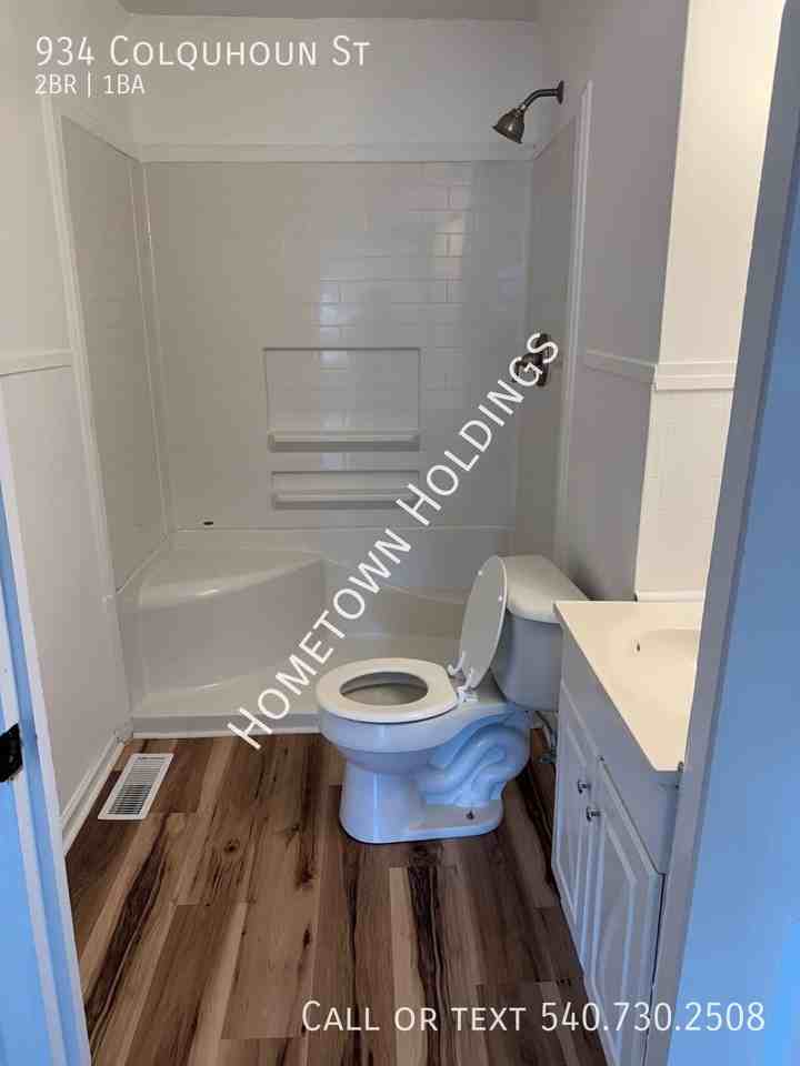 934 Colquhoun St - Photo 4 of 9