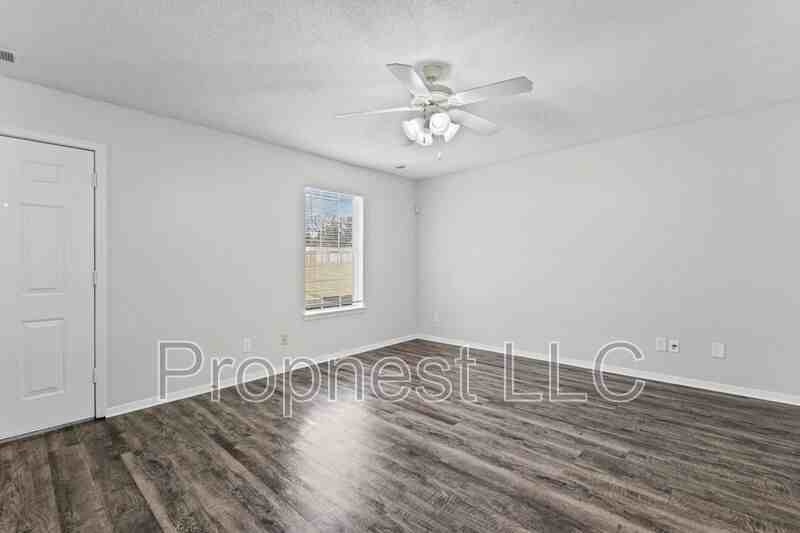 854 Barrington Woods Cv - Photo 3 of 15