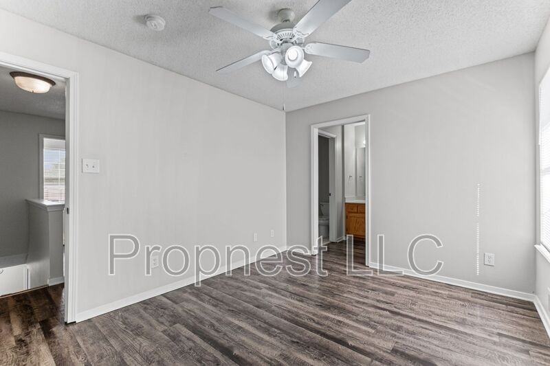 854 Barrington Woods Cv - Photo 7 of 15