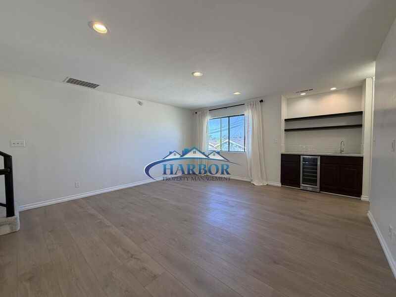 1015 W 159th St #13 - Photo 4 of 15