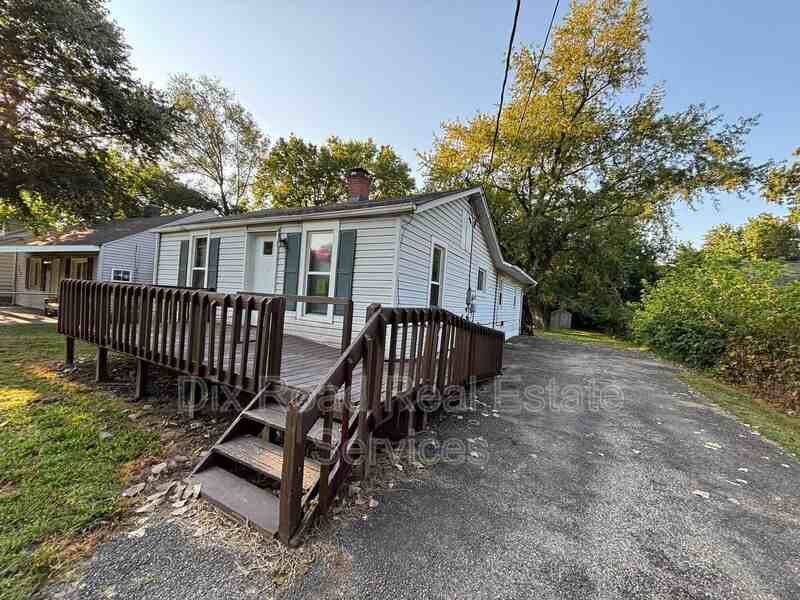 2308 Waneta Ave - Photo 3 of 19