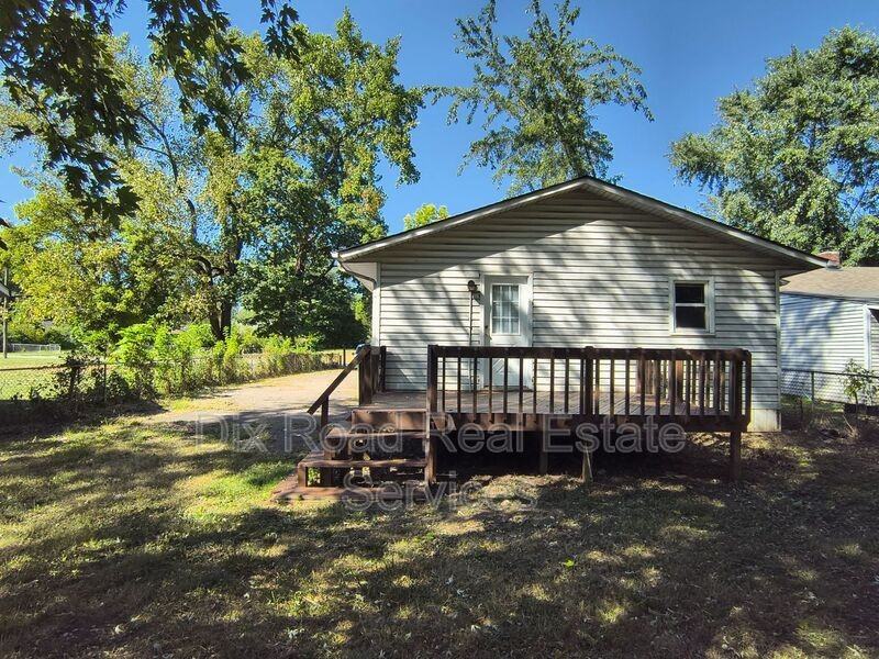 2308 Waneta Ave - Photo 4 of 19