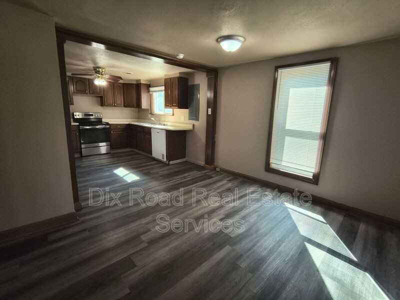 2308 Waneta Ave - Photo 7 of 19