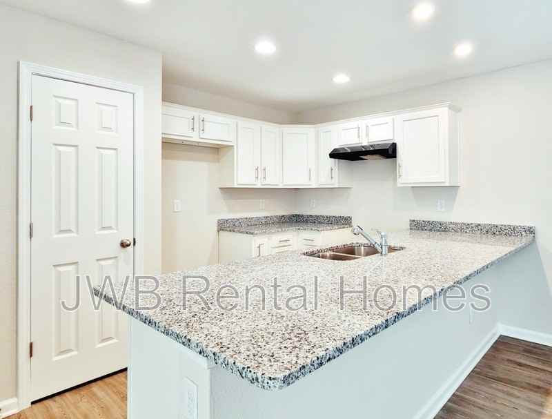 1136 E Union St - Photo 2 of 11