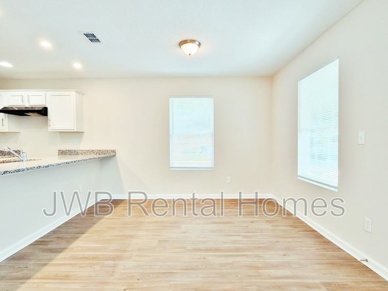 1136 E Union St - Photo 4 of 11