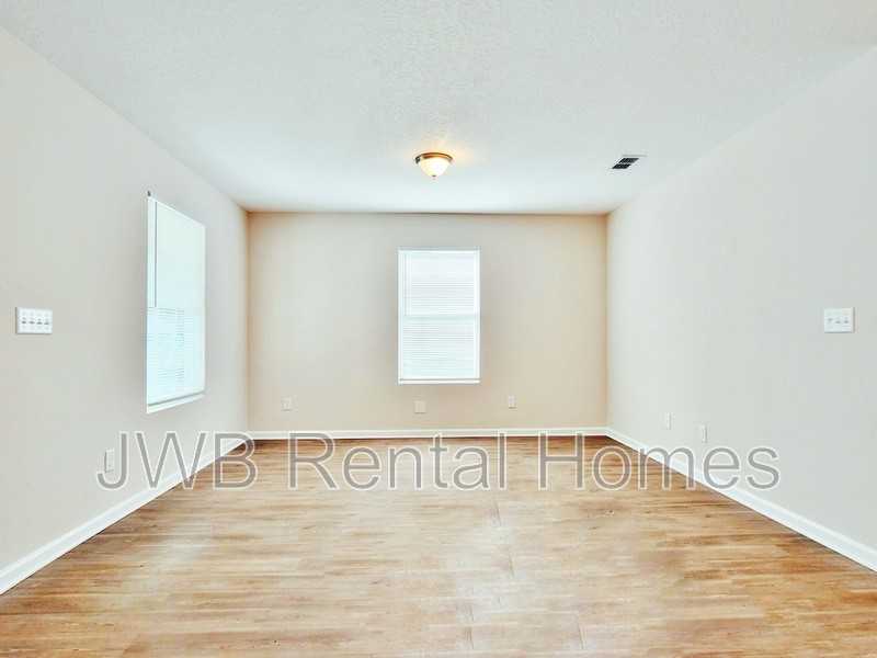 1136 E Union St - Photo 6 of 11