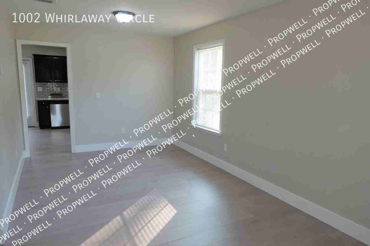 1002 Whirlaway Cir - Photo 6 of 39