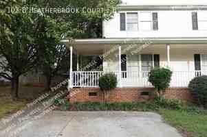 featured image of 102B Heatherbrook Ct #B