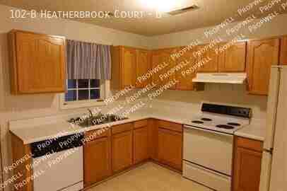 102B Heatherbrook Ct #B - Photo 2 of 7