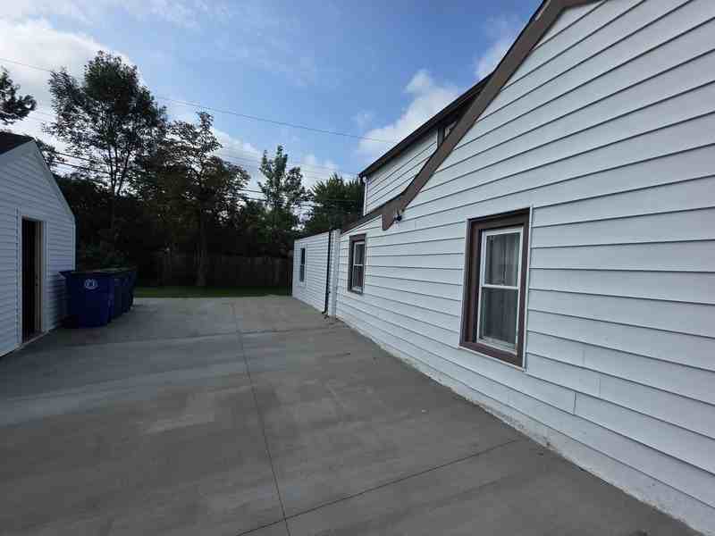 347 Homecrest Dr - Photo 2 of 6