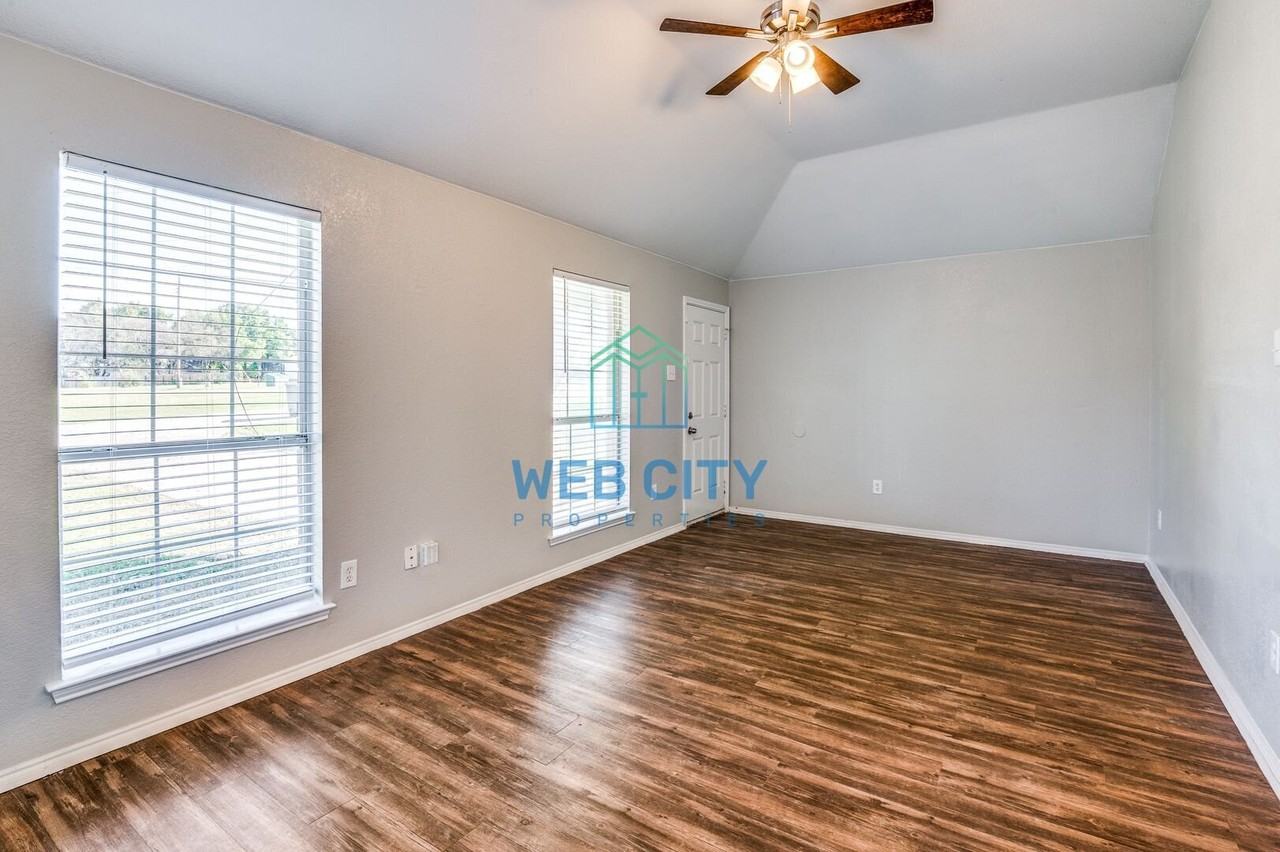 6527 Leana Ave - Photo 2 of 11