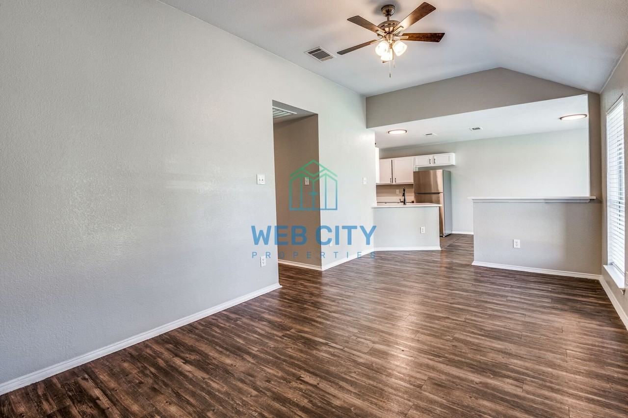 6527 Leana Ave - Photo 4 of 11