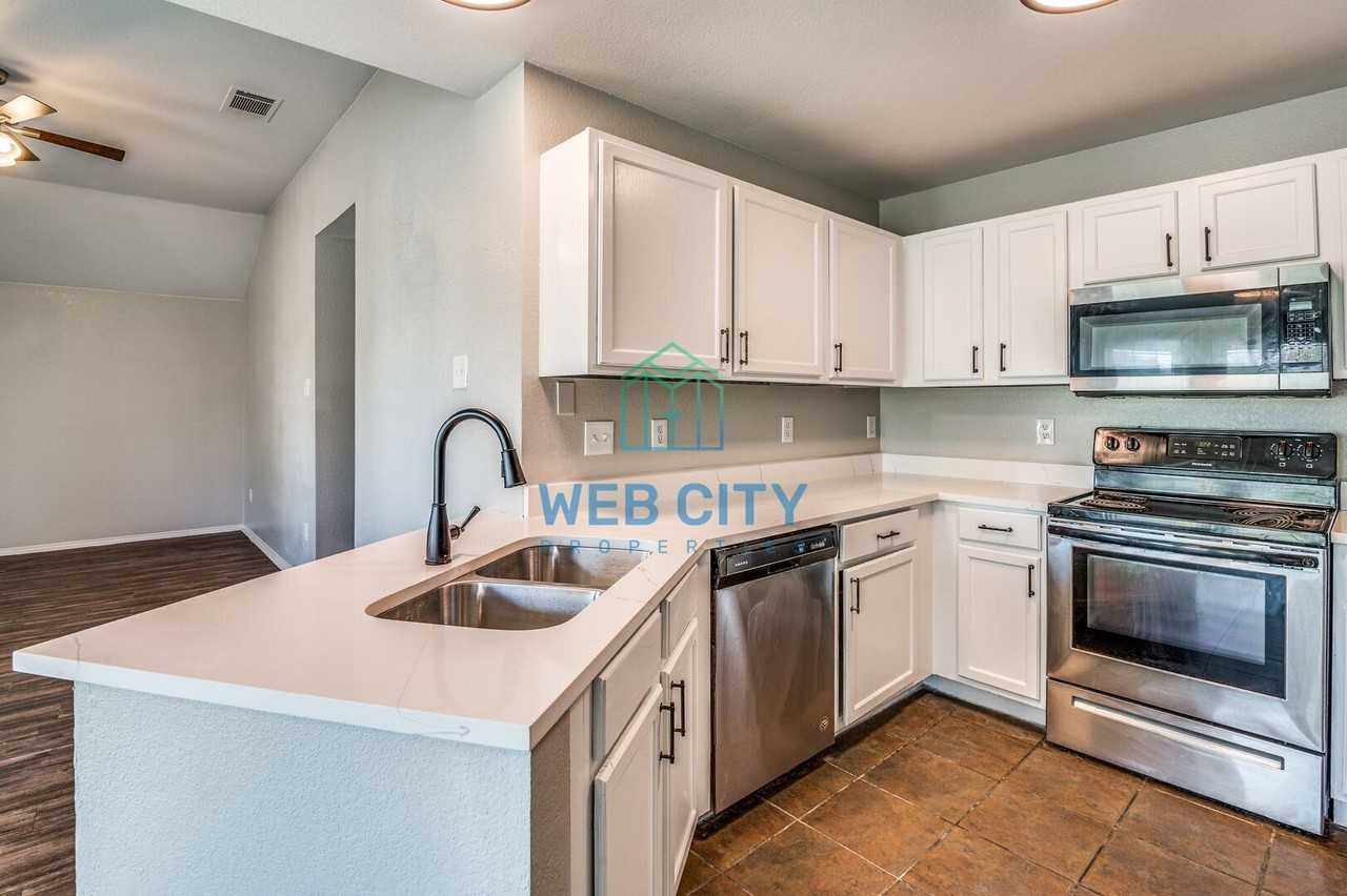 6527 Leana Ave - Photo 5 of 11