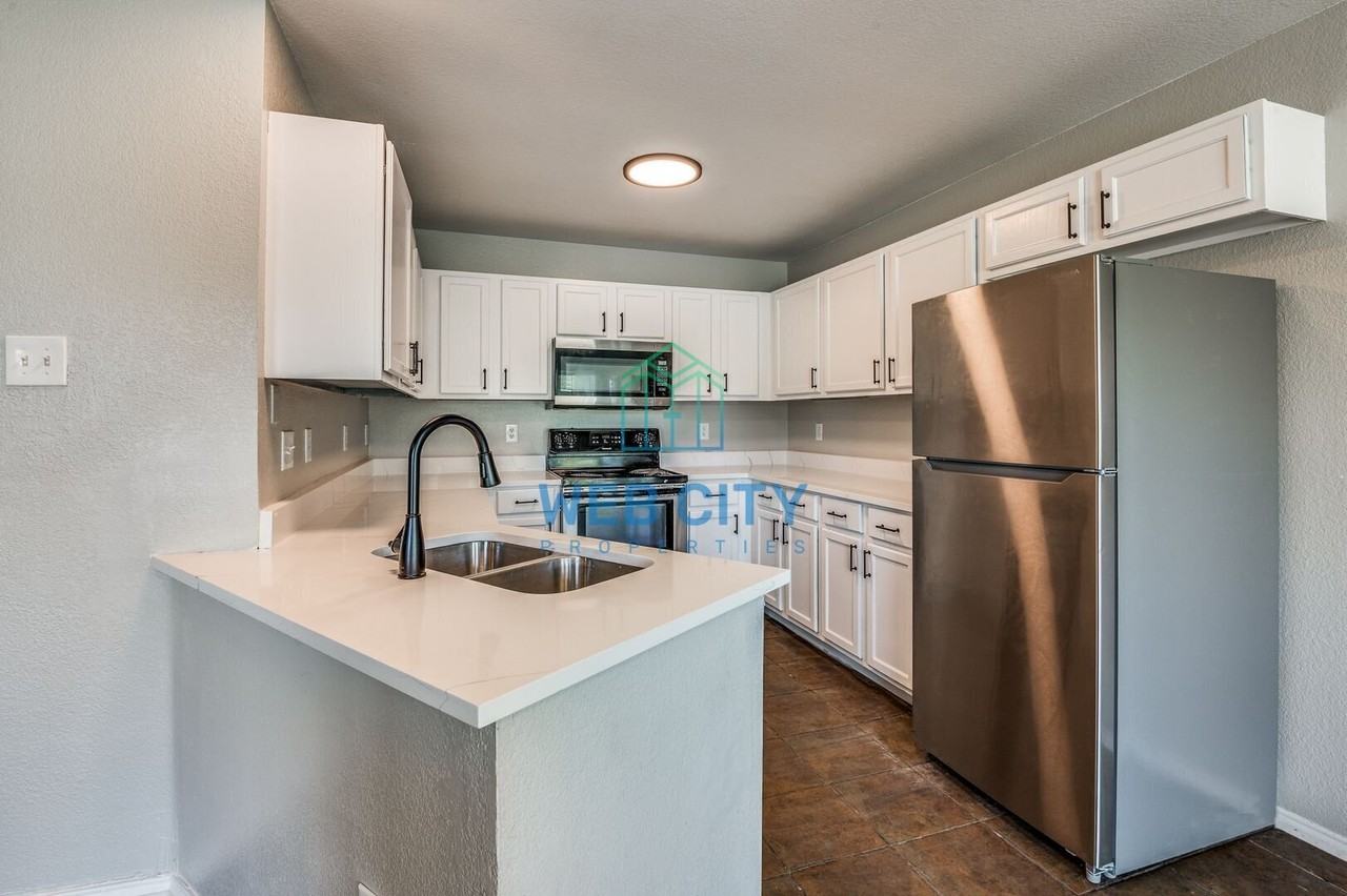 6527 Leana Ave - Photo 6 of 11