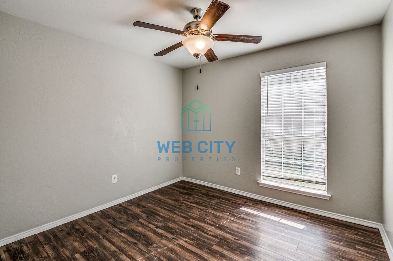 6527 Leana Ave - Photo 7 of 11