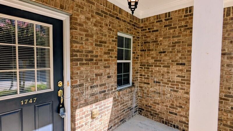 1747 Oakbrook Ln Nw - Photo 3 of 27