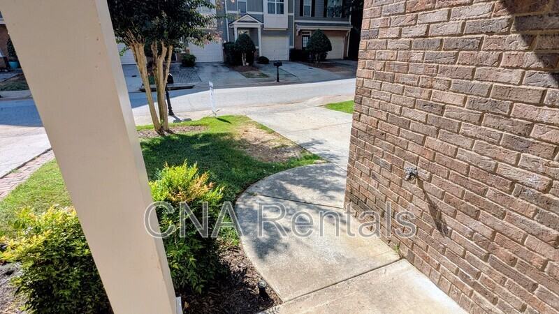 1747 Oakbrook Ln Nw - Photo 4 of 27