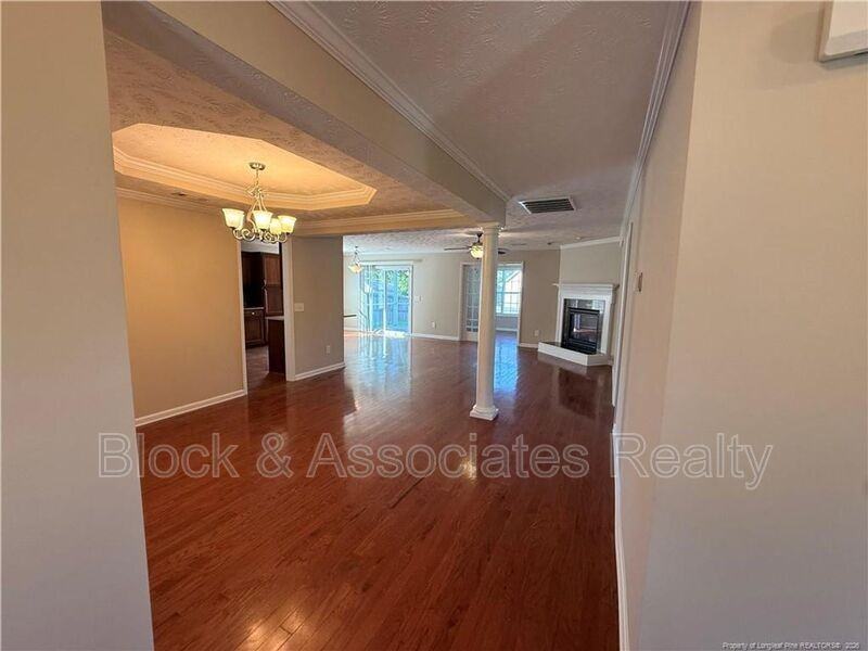 402 Colonist Pl - Photo 2 of 24