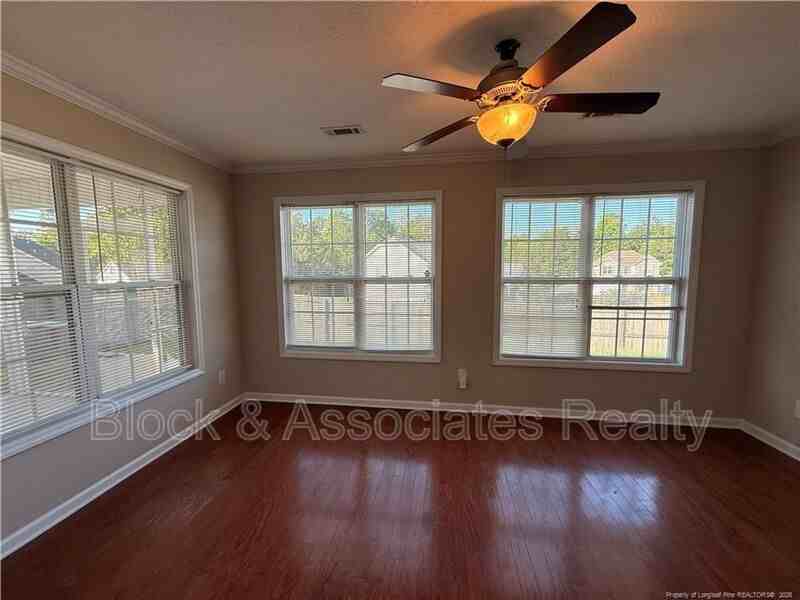 402 Colonist Pl - Photo 4 of 24