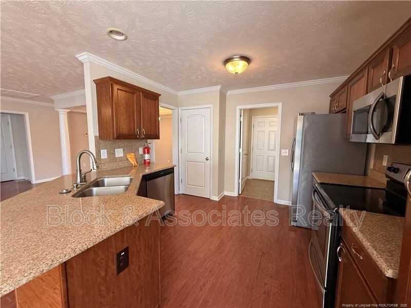 402 Colonist Pl - Photo 5 of 24