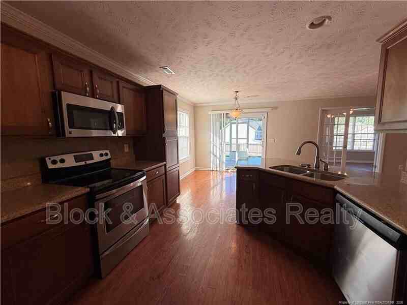402 Colonist Pl - Photo 6 of 24