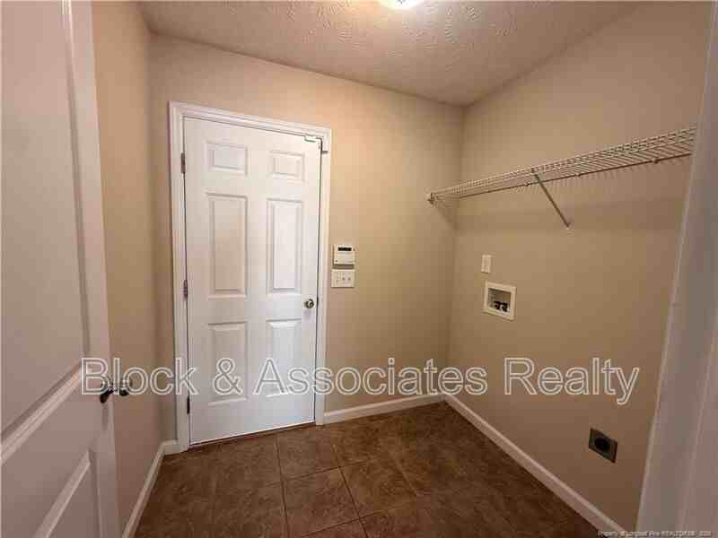402 Colonist Pl - Photo 7 of 24