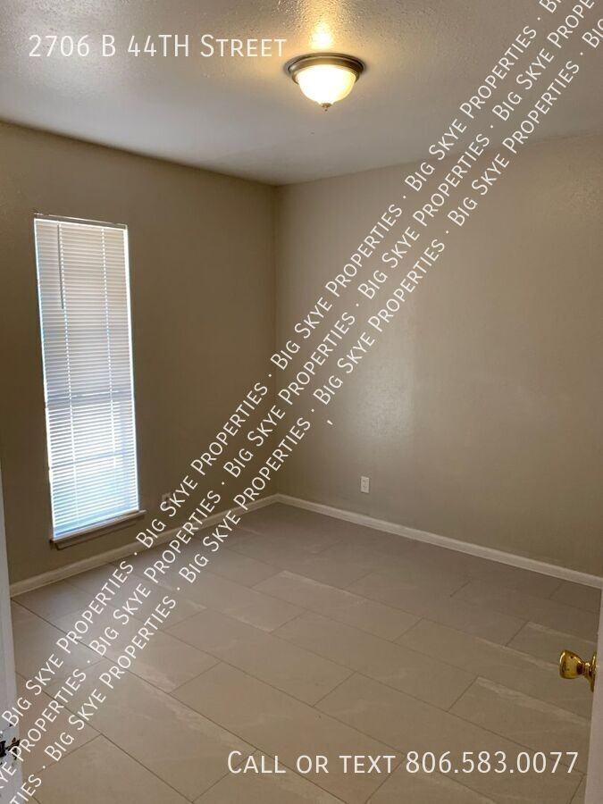 2706 44th St - Photo 4 of 8