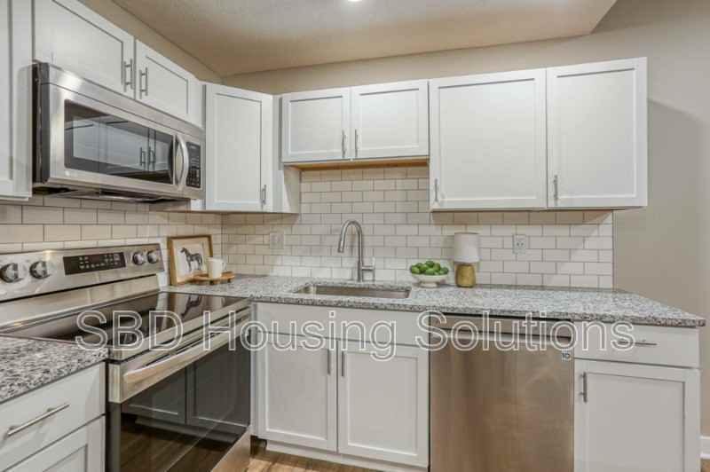 2904 S Harvard Ave #A - Photo 3 of 8