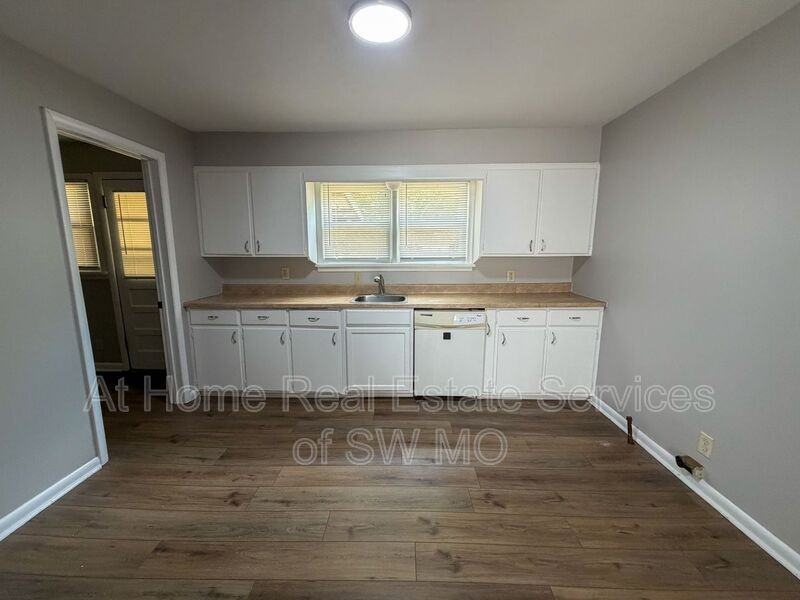 1637 E Page St - Photo 4 of 13