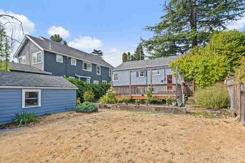 3012 35th Ave W - Photo 4 of 26