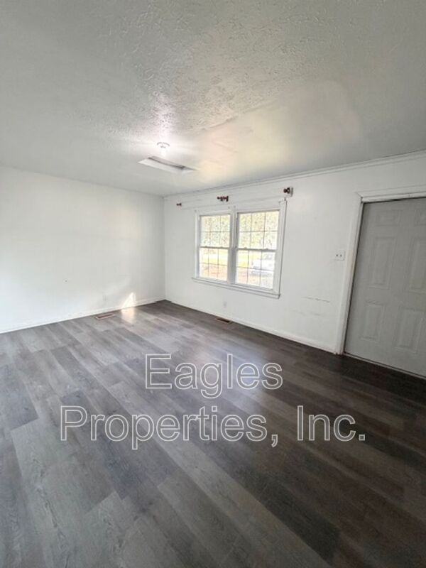 103 Brock St - Photo 2 of 13
