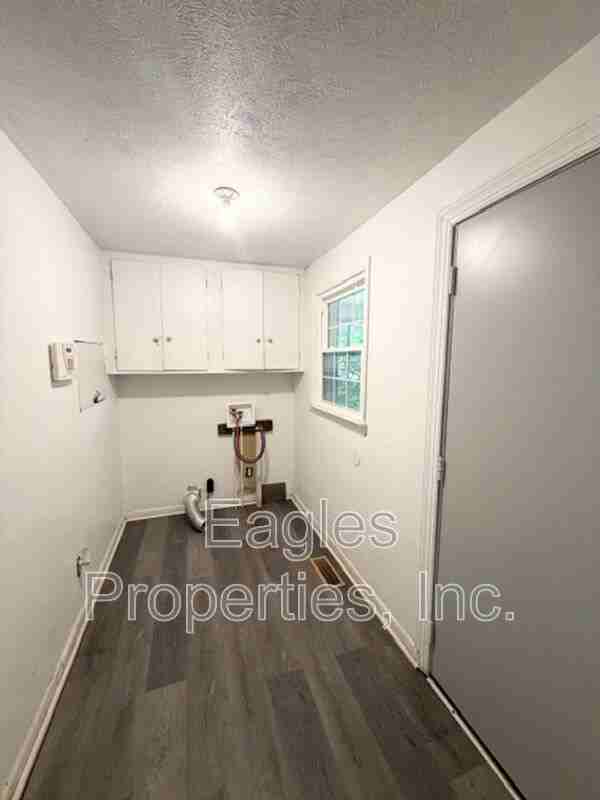 103 Brock St - Photo 3 of 13