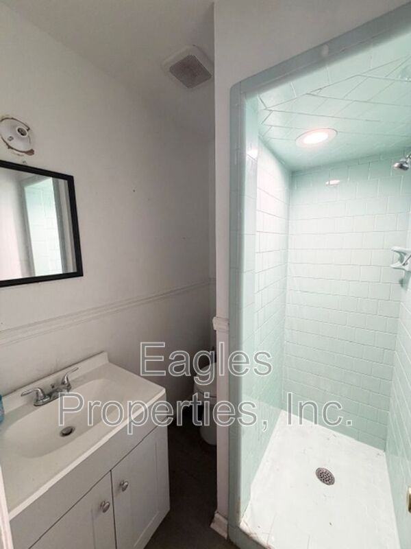 103 Brock St - Photo 4 of 13