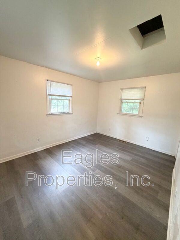 103 Brock St - Photo 5 of 13