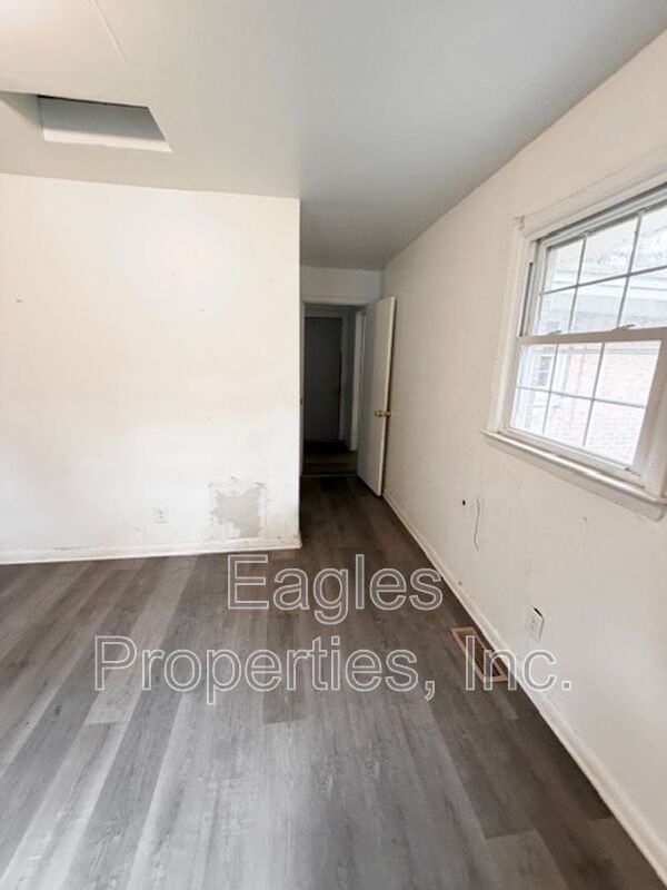 103 Brock St - Photo 6 of 13